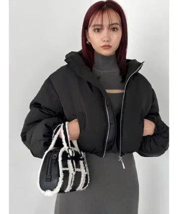 EMODA 숏 볼륨 퍼프 다운 블랙