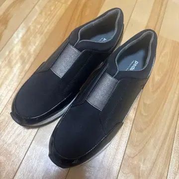 페달라 스니커즈