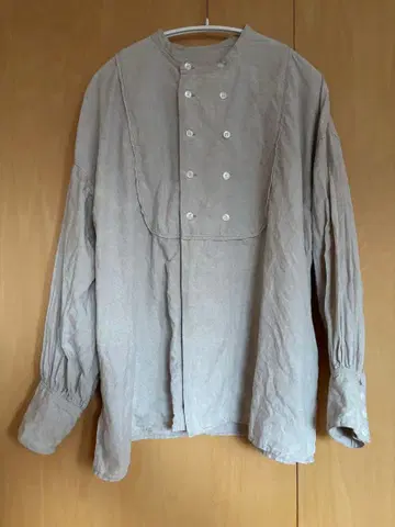 유니버셜 티슈 UNIVERSAL TISSU 블라우스