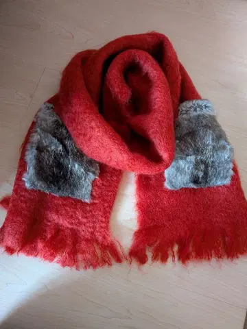 필더레니에 빨간색 오렌지 퍼 포켓 부착 머플러