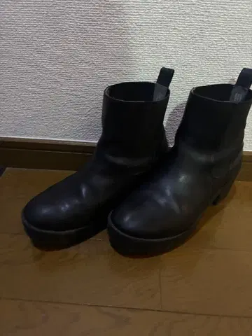 블랙 사이드 고어 부츠 미들 컷