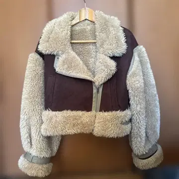 MURUA 무루아 보아 슬리브 페이크 무스탕 숏 기장