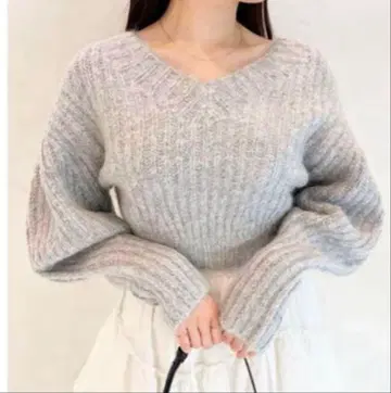 스나이델 루즈 오프숄더 크롭 풀오버