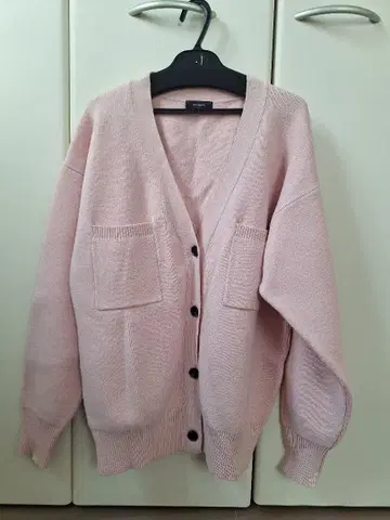 아뉴앙스 V넥 폼 가디건