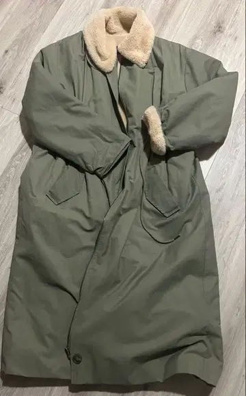 올리브색 플리스 안감 부착 자켓