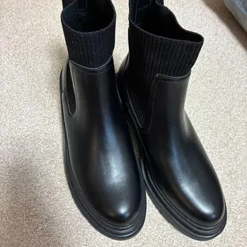 이번 시즌 GU 블랙 니트 삭스 부츠 L