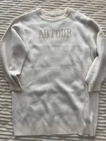 AUTOUR 로고 화이트 니트 긴팔 상의 원피스