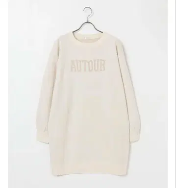 AUTOUR 로고 화이트 니트 긴팔 상의 원피스