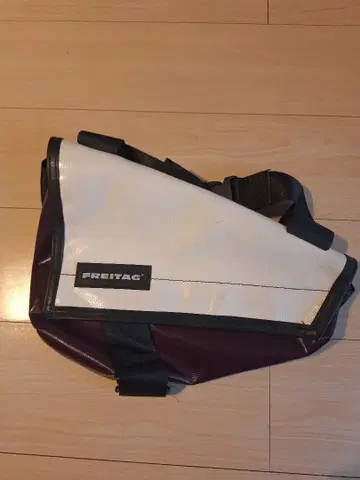 FREITAG 단종 레어 나이트 라이더 화이트/퍼플 미사용품