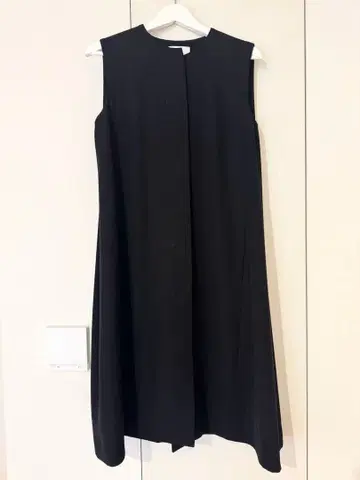 아로베 블랙 슬리브리스 롱 원피스