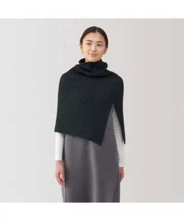 무인양품 목의 까슬거림을 줄인 울 혼방 리브 판초 차콜 그레이
