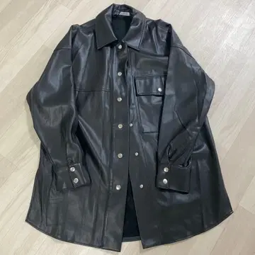 새상품급 ZARA 오버 사이즈 가죽 자켓 블랙