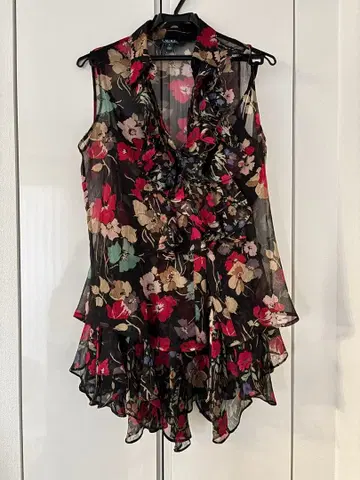 플라워 무늬 프릴 슬리브리스 블라우스 스커트