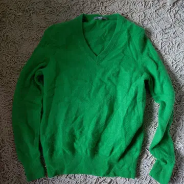 UNIQLO 그린 V넥 스웨터