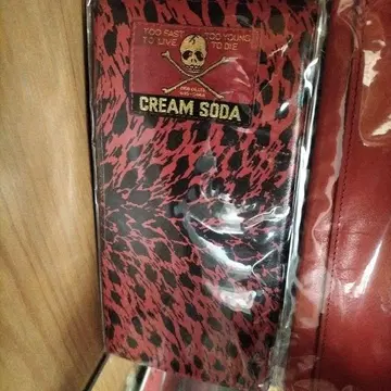 CREAM SODA 레오파드 무늬 장지갑 당시 물품