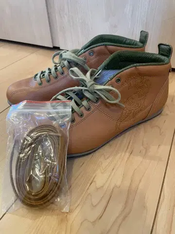 오니츠카타이거 자수 스니커즈