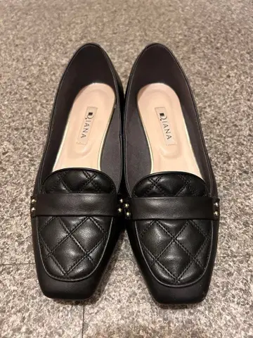 DIANA 블랙 로퍼 퀼팅 디자인