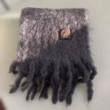 만타스 에스카레이 그레이 프린지 머플러