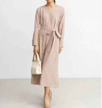 브이넥 턱 원피스 / 어반 리서치 로쏘 베이지