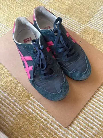 오니츠카타이거 스니커즈