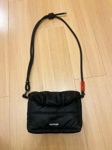 토폴로지 뮤제트 스몰 puffer 블랙 스트랩 SET