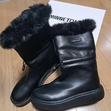 새상품 박스 있음 MINNETONKA 퍼 미들 부츠 18M16 블랙