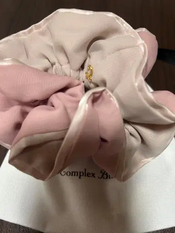 컴플렉스 비즈 스위트 팔레트 스크런치 핑크