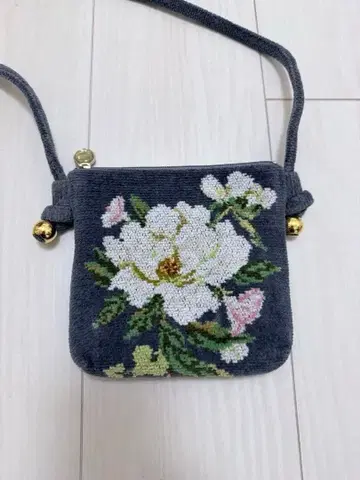 페이러 꽃무늬 미니 숄더백 꽃무늬 자수 그레이 숄더백 숄더