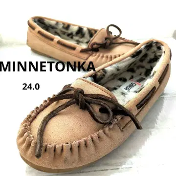 애니멀 무늬 MINNETONKA 베이지 스웨이드 모카신 신발
