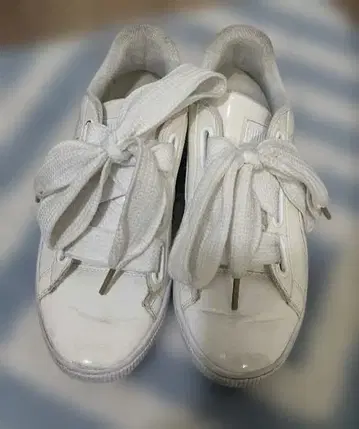 Puma 화이트 레이스업 스니커즈