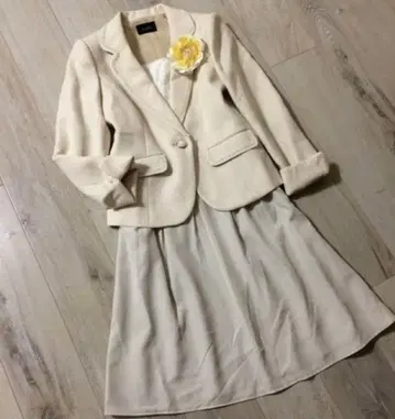 코사지 부착 포멀 슈트 11호 아이보리