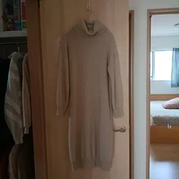 URBAN RESEARCH 베이지 터틀넥 롱 원피스