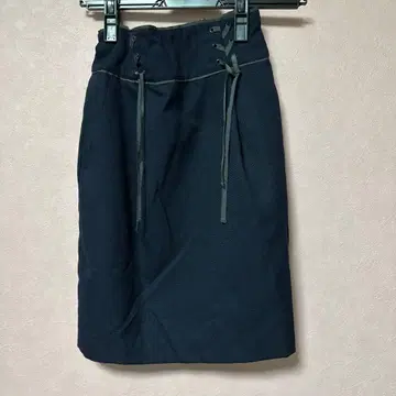 리랜드트루 타이트 스커트 리본 네이비 컬러(어두운 편)