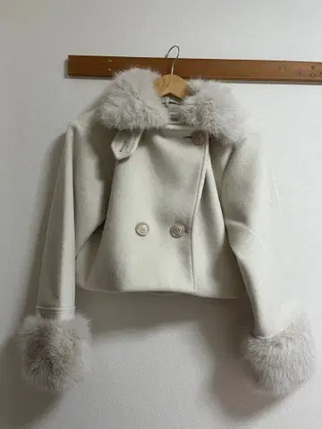 MAJESTIC LEGON 멀티웨이 인조 모피 숏코트 S