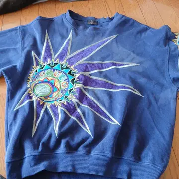 산타페. 파랑 태양 무늬 긴팔 티셔츠