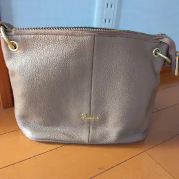 Beaute 베이지 가죽 숄더백