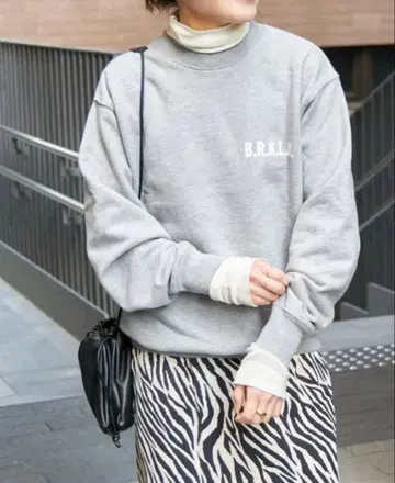 백 로고 맨투맨 Spick & Span 스픽 앤 스팬 그레이