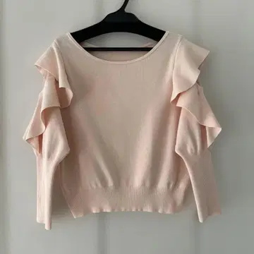 새상품급 1회 착용 STRAWBERRY FIELDS 프릴 소매 니트 핑크