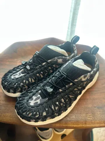 레어 패턴 KEEN 스니커즈 애니멀 무늬 23.5 미사용