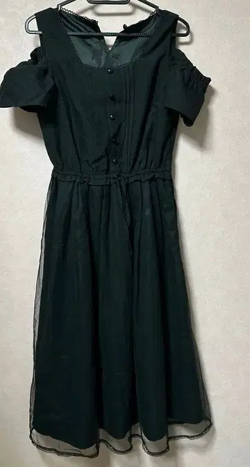 오프숄더 미디 드레스 블랙