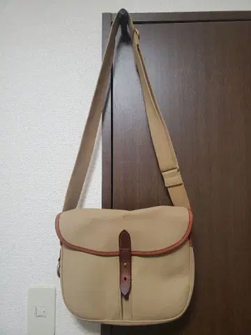 브래디 숄더백 베이지