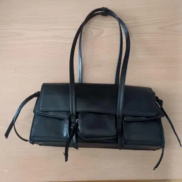 ZARA 블랙 색상 숄더백 합성 피혁