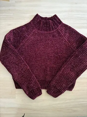 와인 버건디 몰 니트 크리스마스 숏 하이넥 스웨터