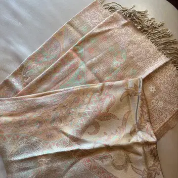 페이즐리 무늬 골드 계열 스톨