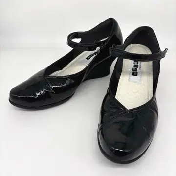 컴포지션 브로우 원 스트랩 컴포트 웨지 펌프스 24