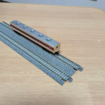 N 게이지 특급 자동차입니다.