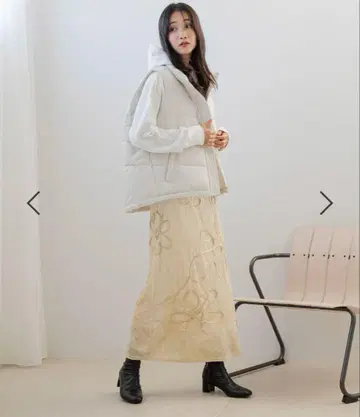 자수 벨로아 스커트 세미 플레어 스커트 타이트 스커트