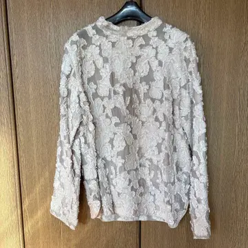 greedinternational 플라워 자카드 긴팔 블라우스