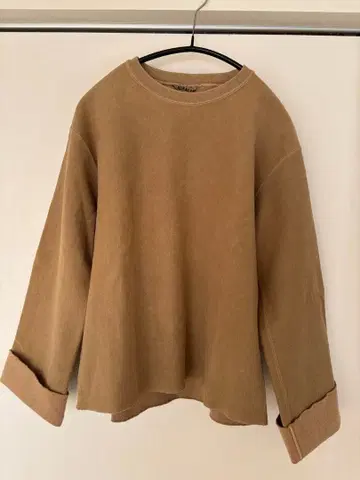 AURALEE 베이지 크루넥 트레이닝복