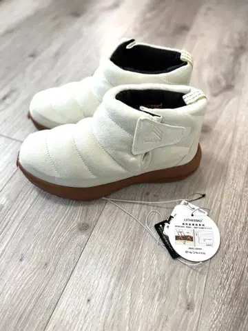 워크맨 방한 퀘벡 숏